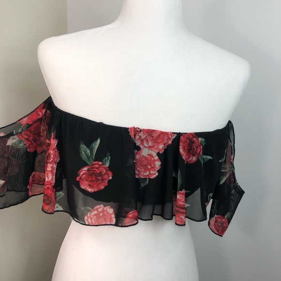 Black with red roses  crop blouse size S - Picture 5 of 5